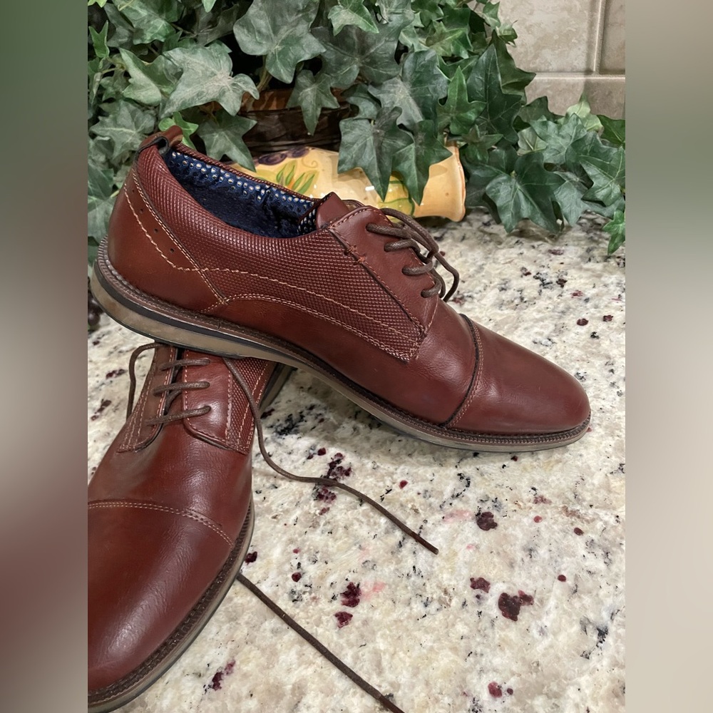 MADDEN Men SZ:8.5 Classic Brown Leather Oxfords Gently worn lace up Comfort Wear